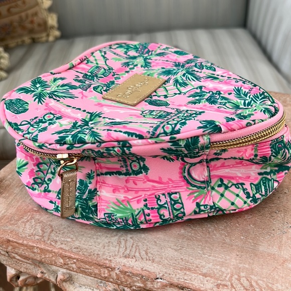 Lilly Pulitzer heart shaped case in "Mandevilla Baby Always Worth It"  NEW - Picture 4 of 9